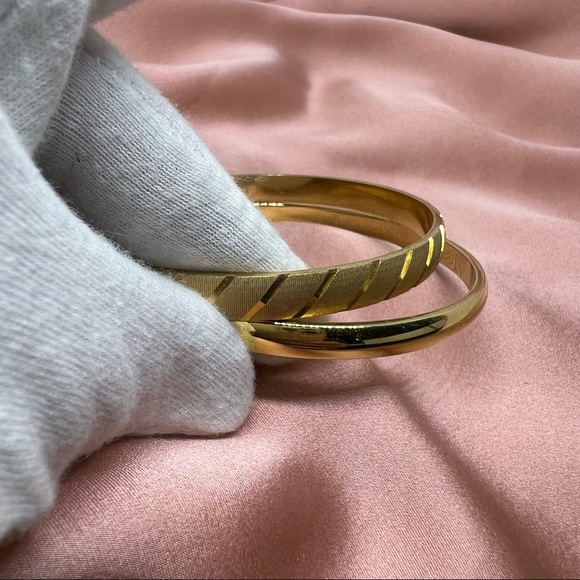 Vintage Monet Medium Set of Two Gold Toned Bangles - Picture 6 of 8